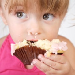 Girl-eating-cupcake